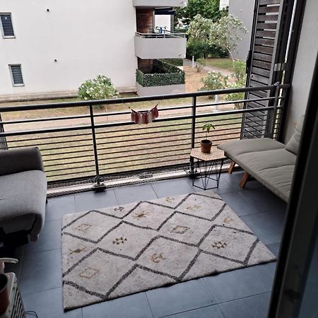 Appartement T2 Avec Terrasse, 5 Min De La Plage Frejus Exterior photo