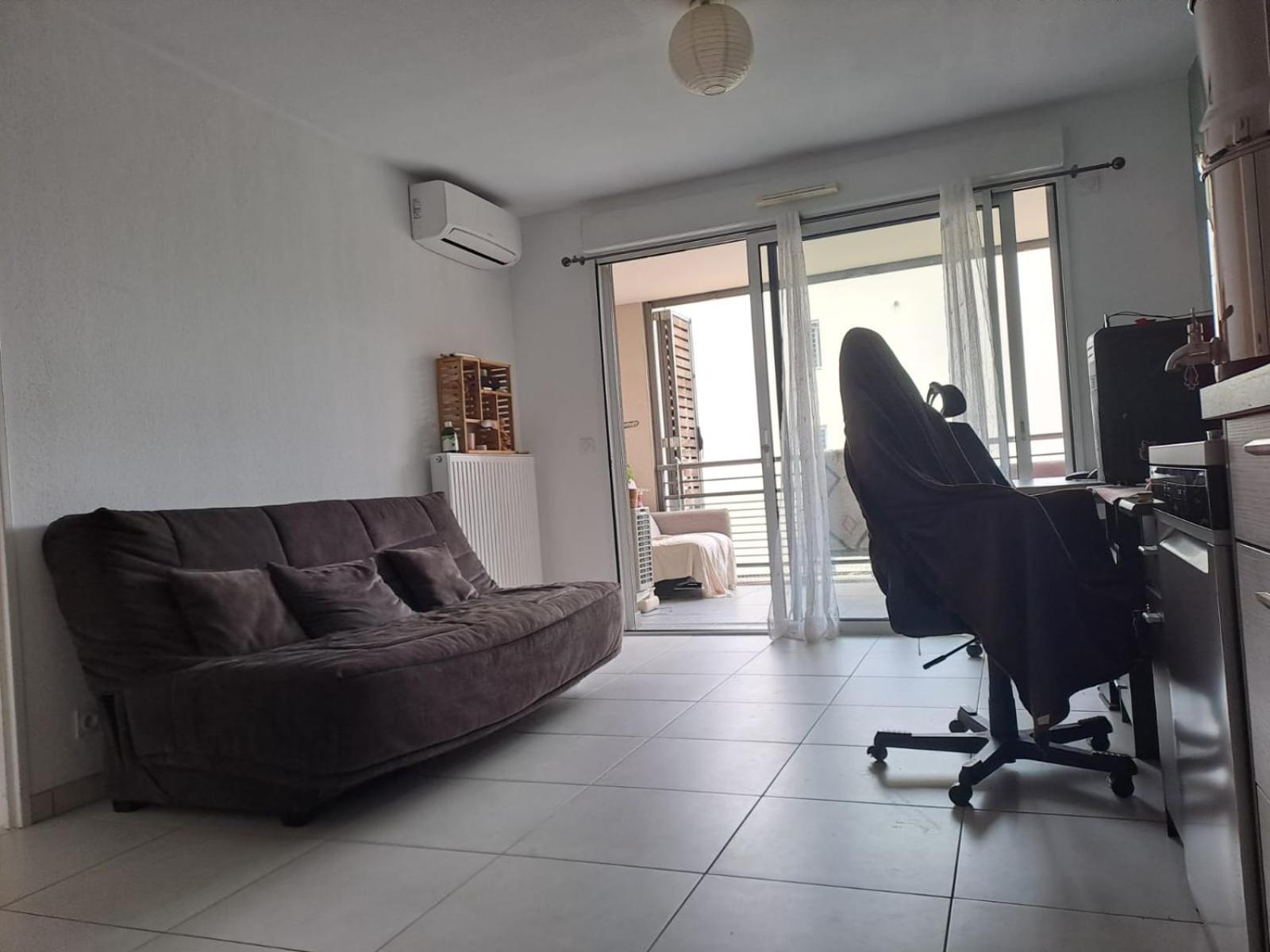 Appartement T2 Avec Terrasse, 5 Min De La Plage Frejus Exterior photo